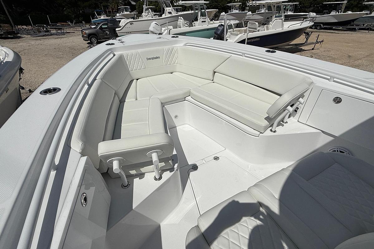 2026 Everglades 335 Center Console