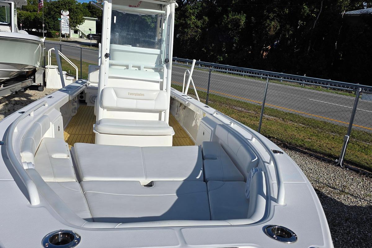 Used 2018 Everglades 243 Center Console