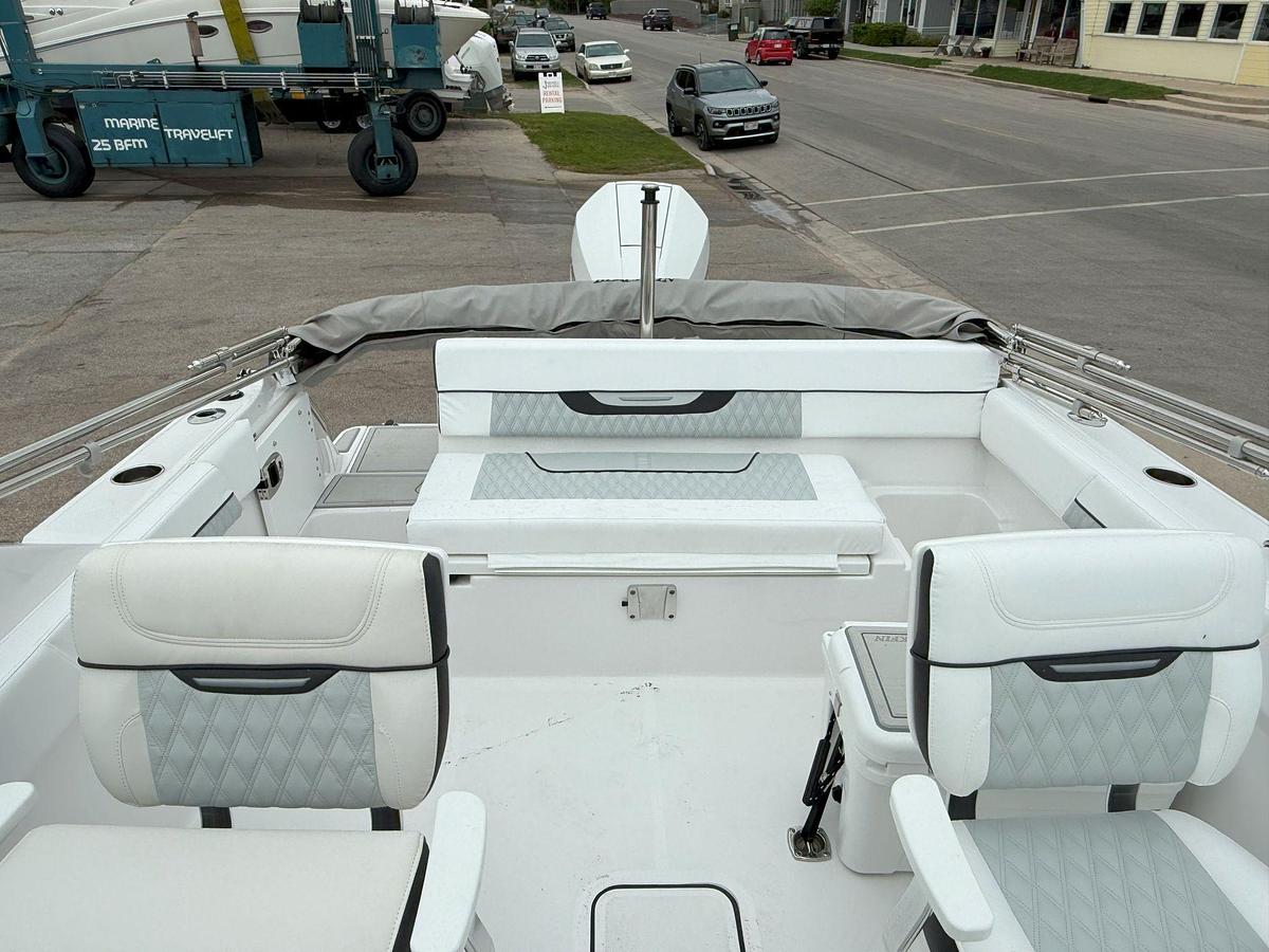 2026 Blackfin 232 DC
