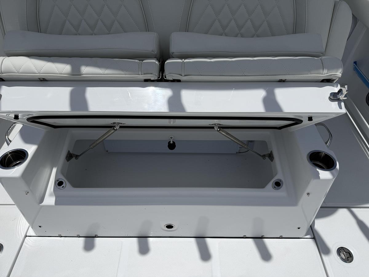 Used 2027 Everglades 315 Center Console