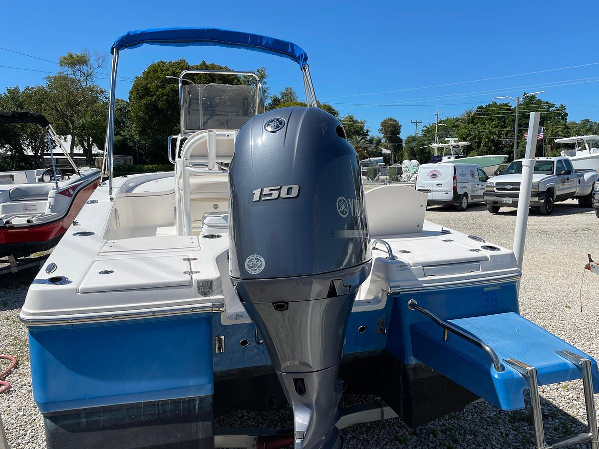 Used 2017 Robalo 206 Cayman