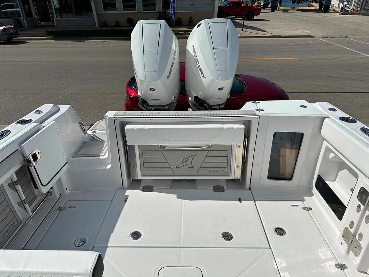 Used 2024 Blackfin 302 DC