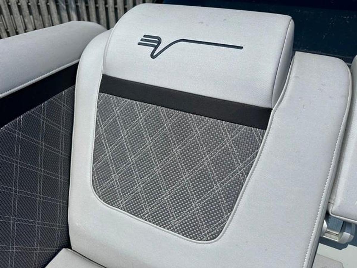 2024 Vanderbilt 700 T