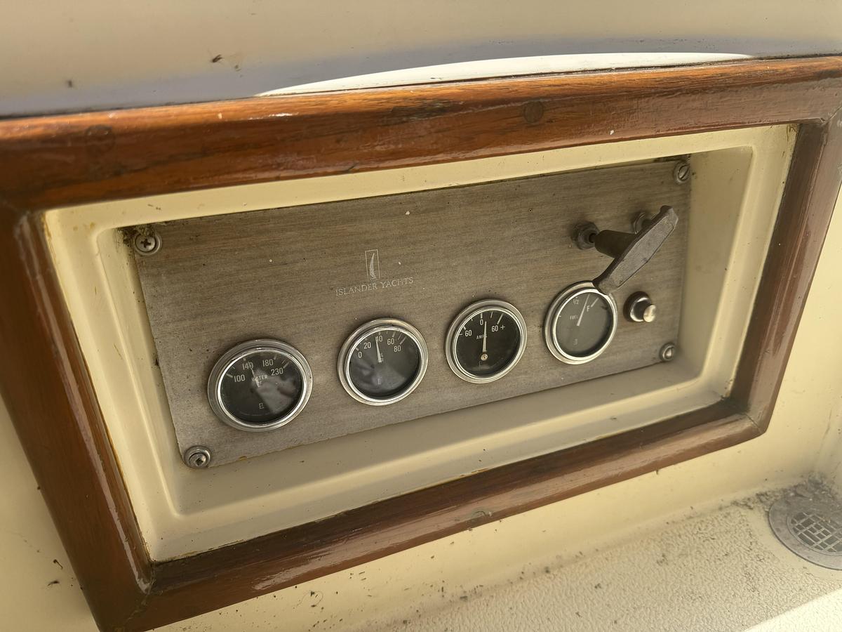 Used 1977 Islander 32