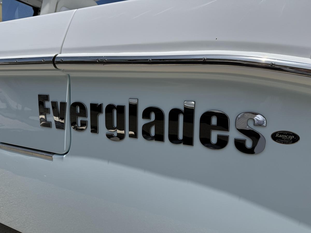 Used 2027 Everglades 315 Center Console