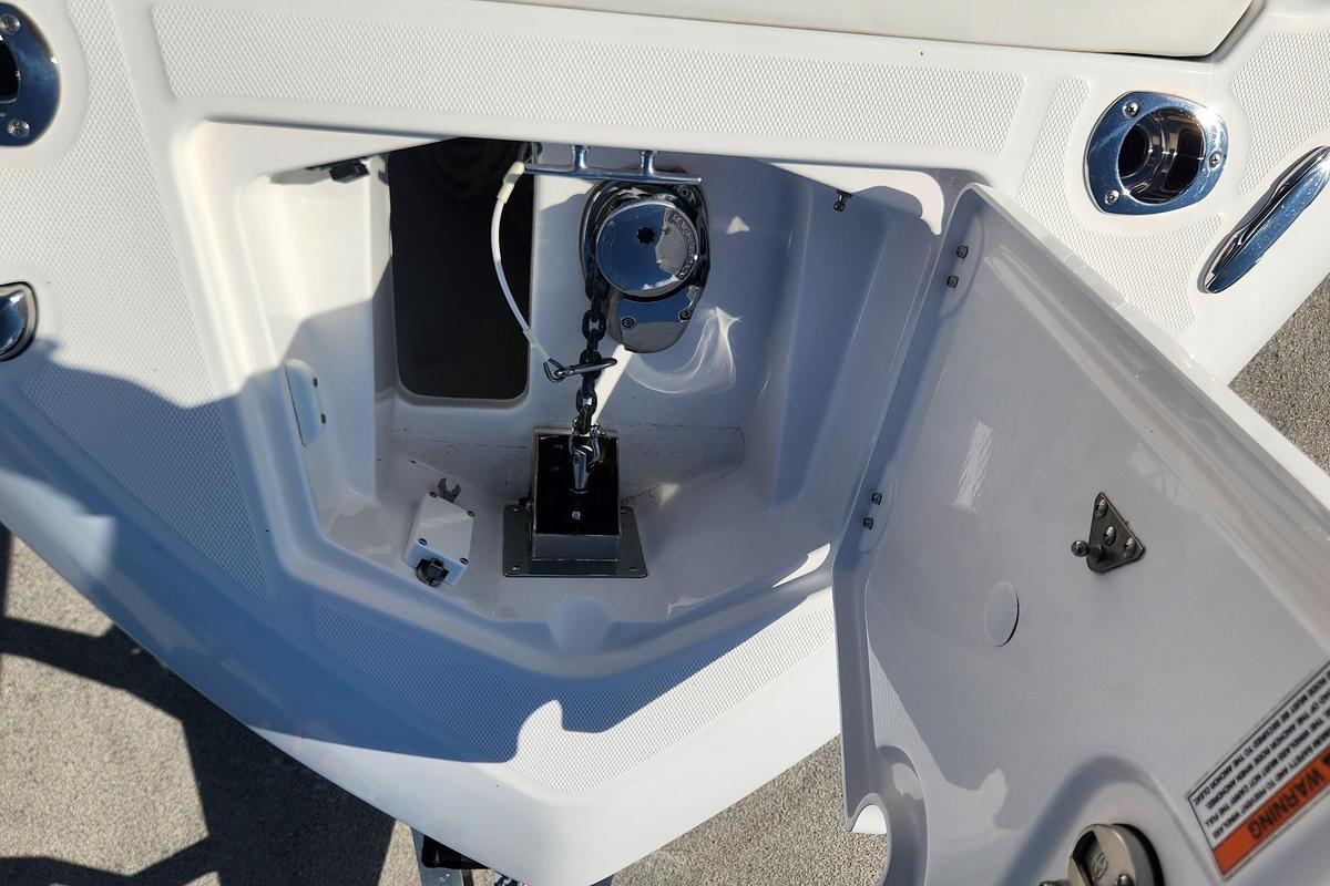 Used 2022 Everglades 235 Center Console
