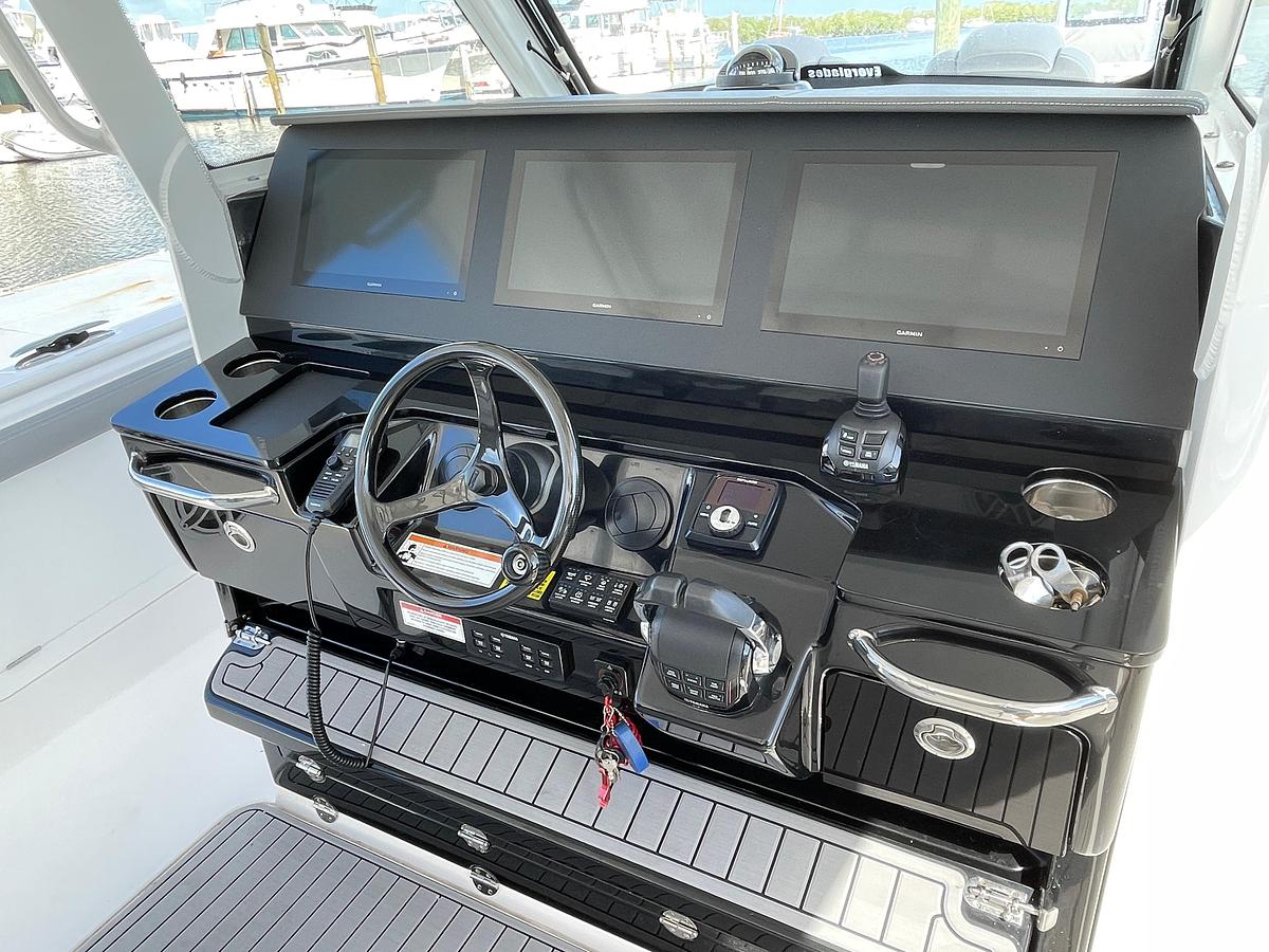 Used 2021 Everglades 395 Center Console