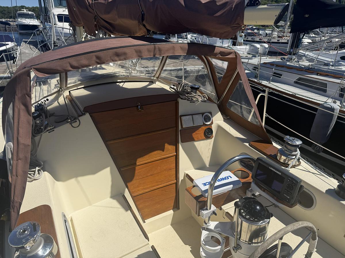 Used 1977 Islander 32