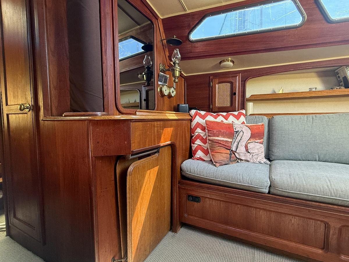 Used 1977 Islander 32
