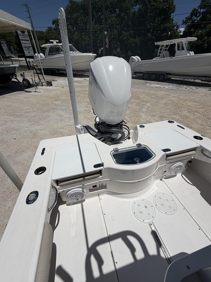 Used 2014 Everglades 243 Center Console