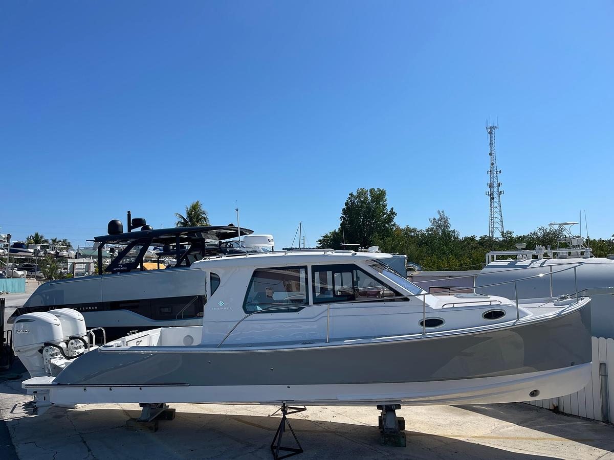 2025 True North 34 Outboard Express