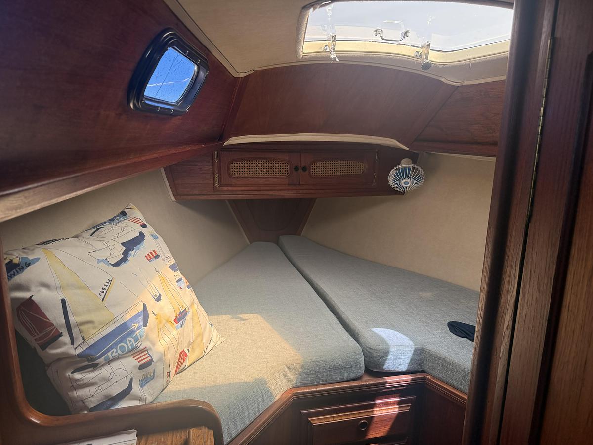 Used 1977 Islander 32