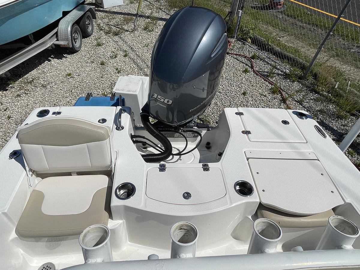Used 2017 Robalo 206 Cayman