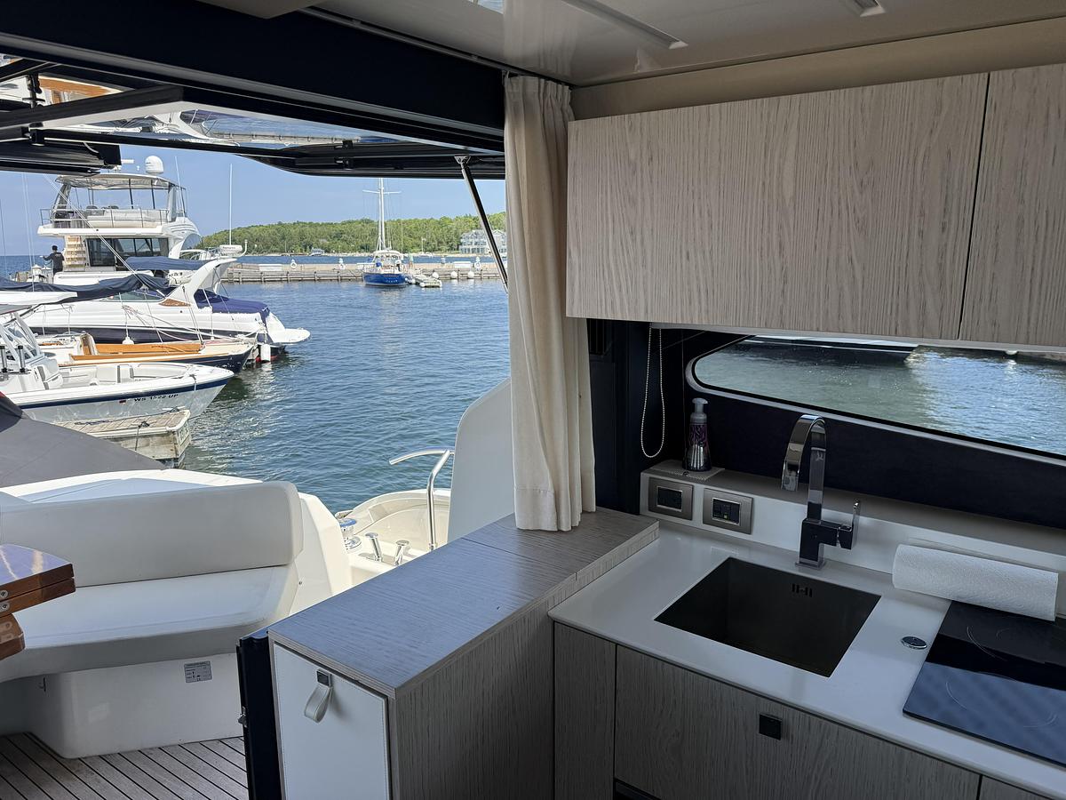 Used 2019 Cranchi E52 S