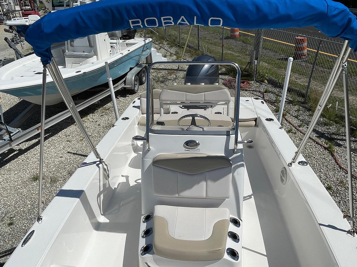 Used 2017 Robalo 206 Cayman