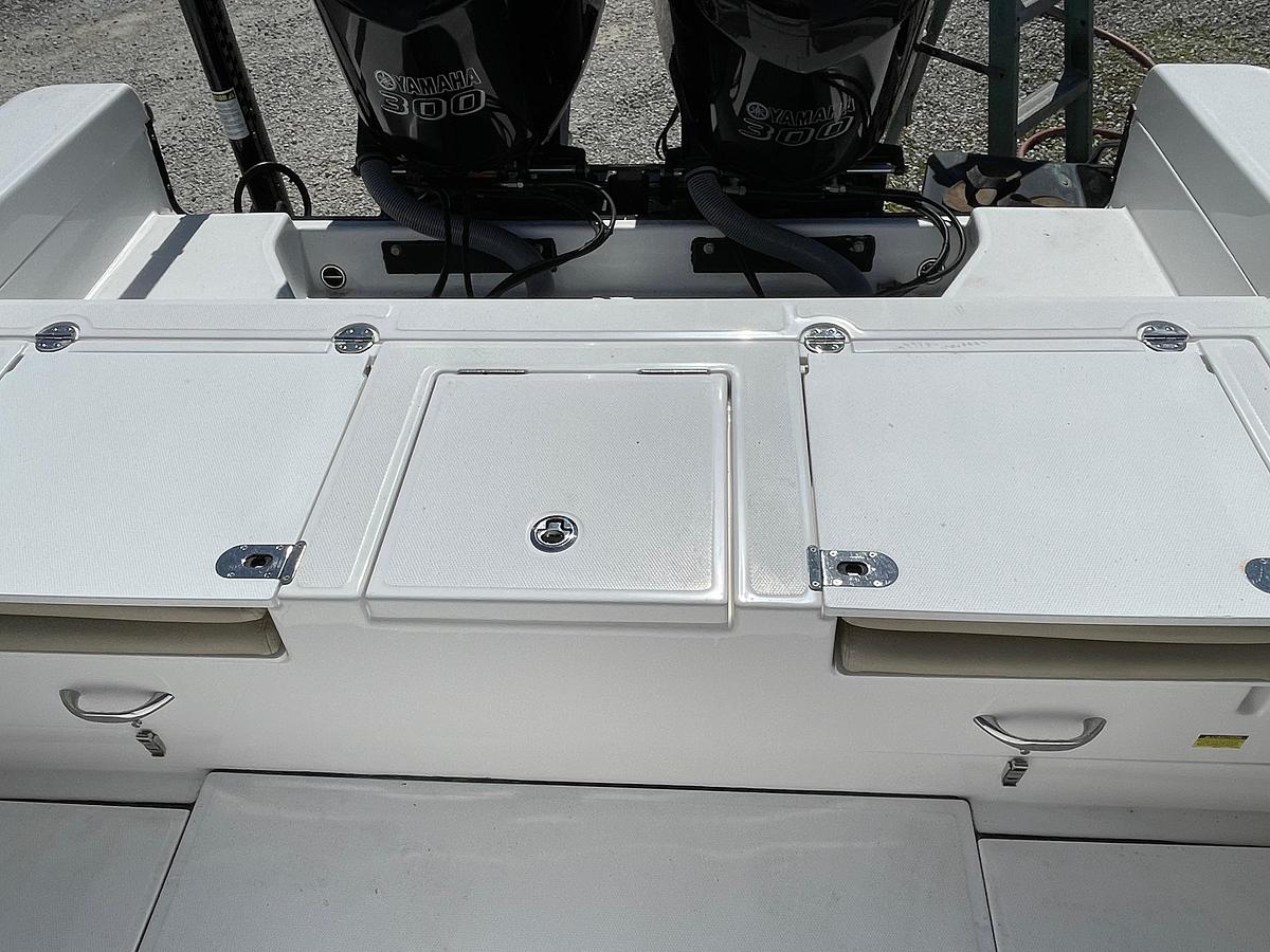 Used 2020 Everglades 273 Center Console