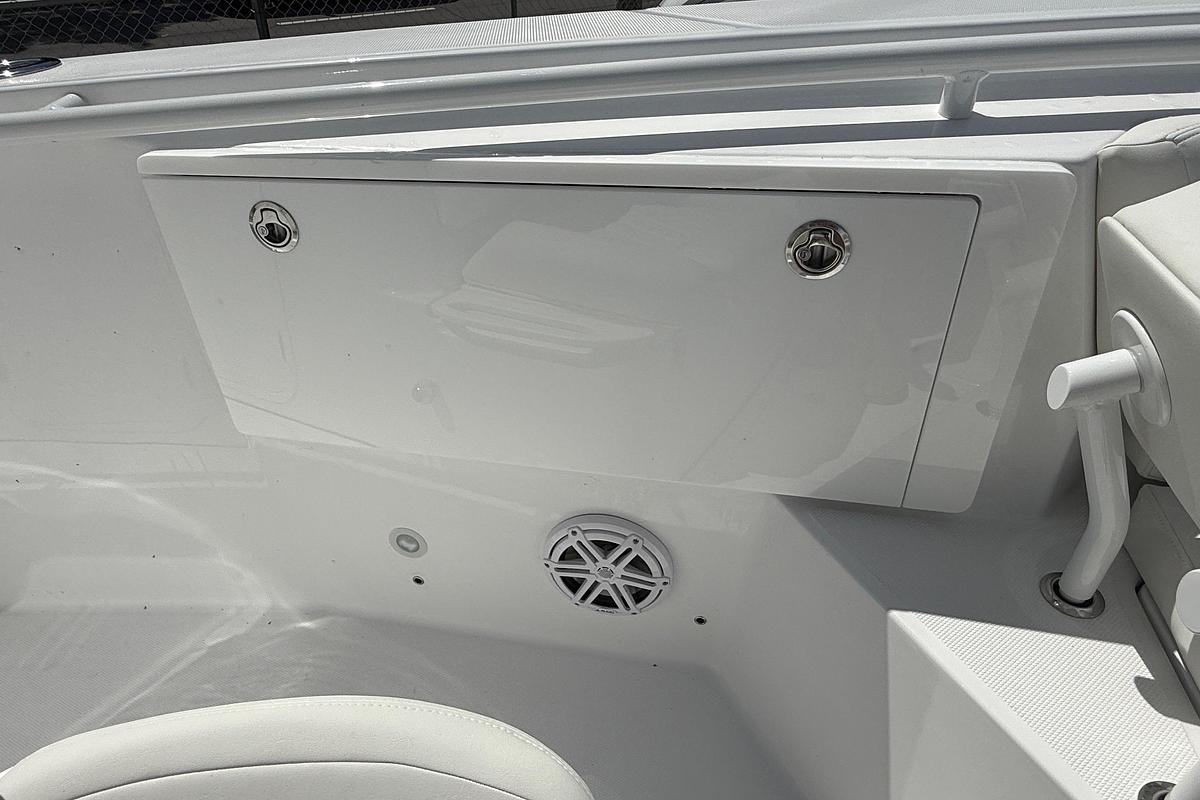 2026 Everglades 335 Center Console