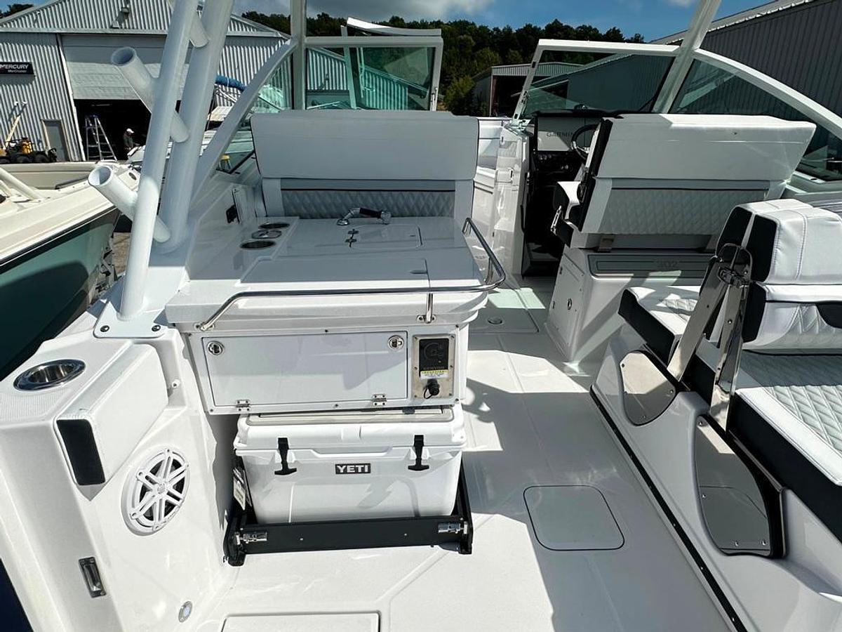 Used 2024 Blackfin 302 DC