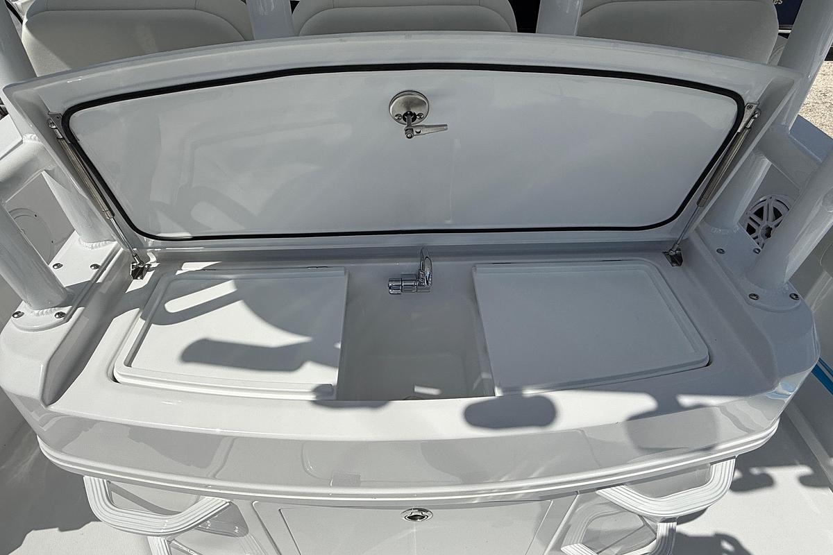 2026 Everglades 335 Center Console