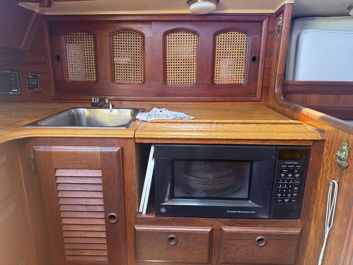 Used 1977 Islander 32