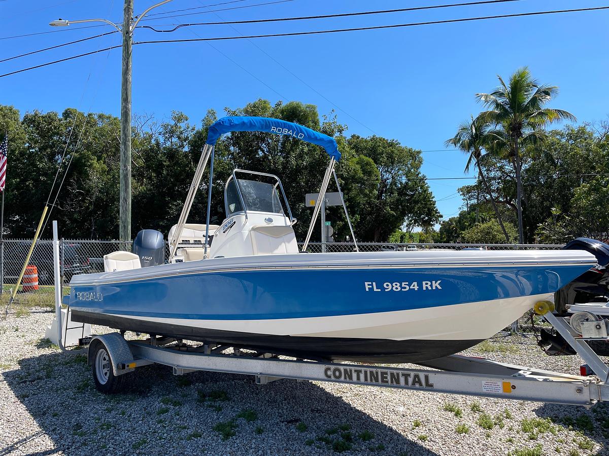 Used 2017 Robalo 206 Cayman