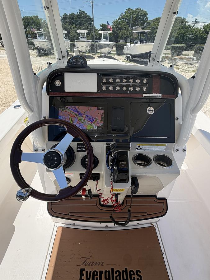 Used 2014 Everglades 243 Center Console