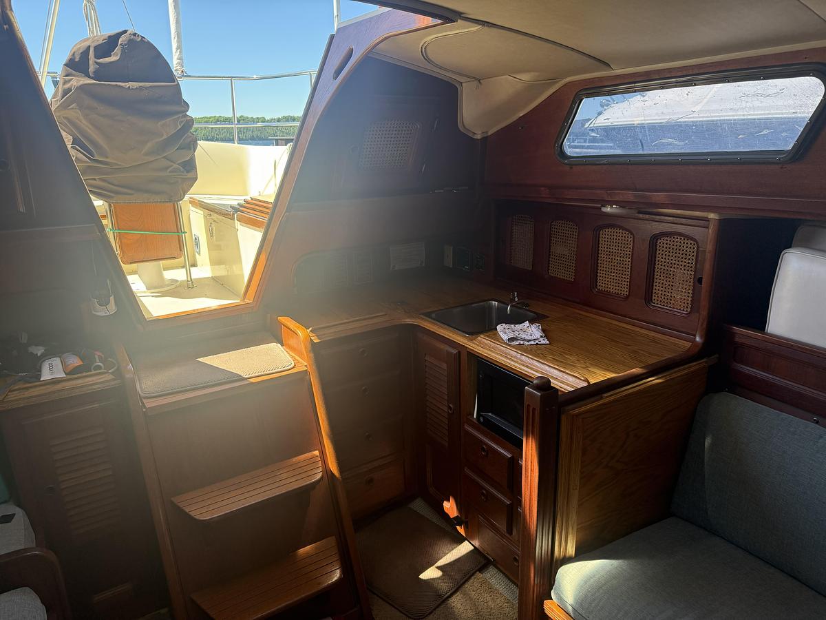 Used 1977 Islander 32