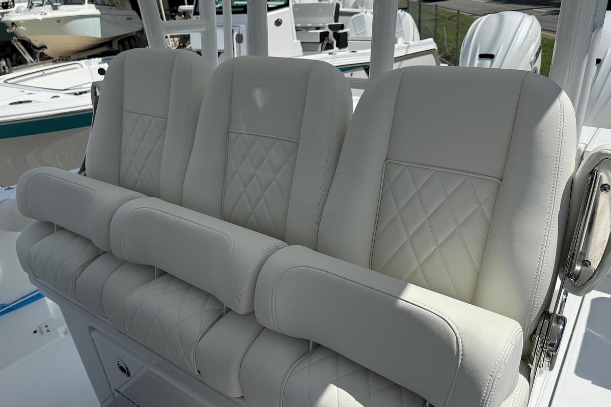 2026 Everglades 335 Center Console