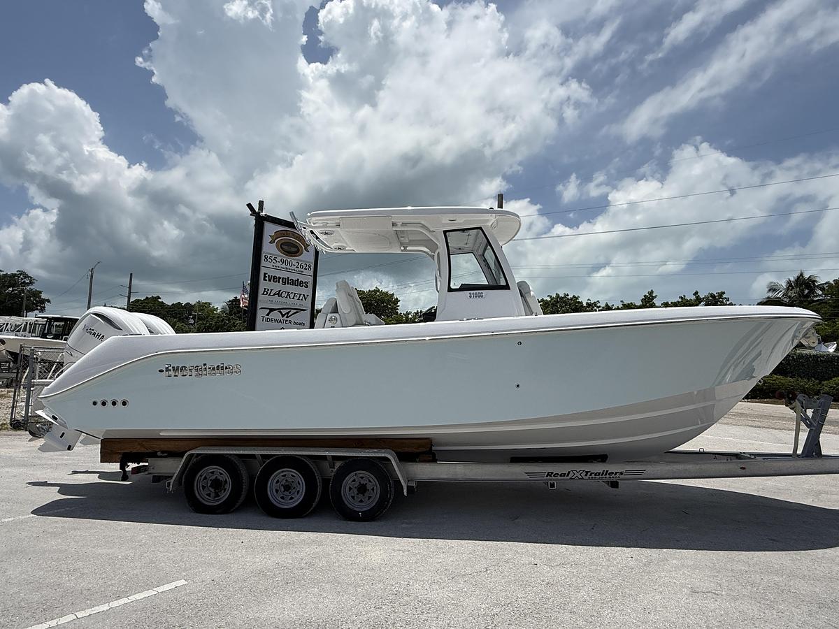 Used 2027 Everglades 315 Center Console