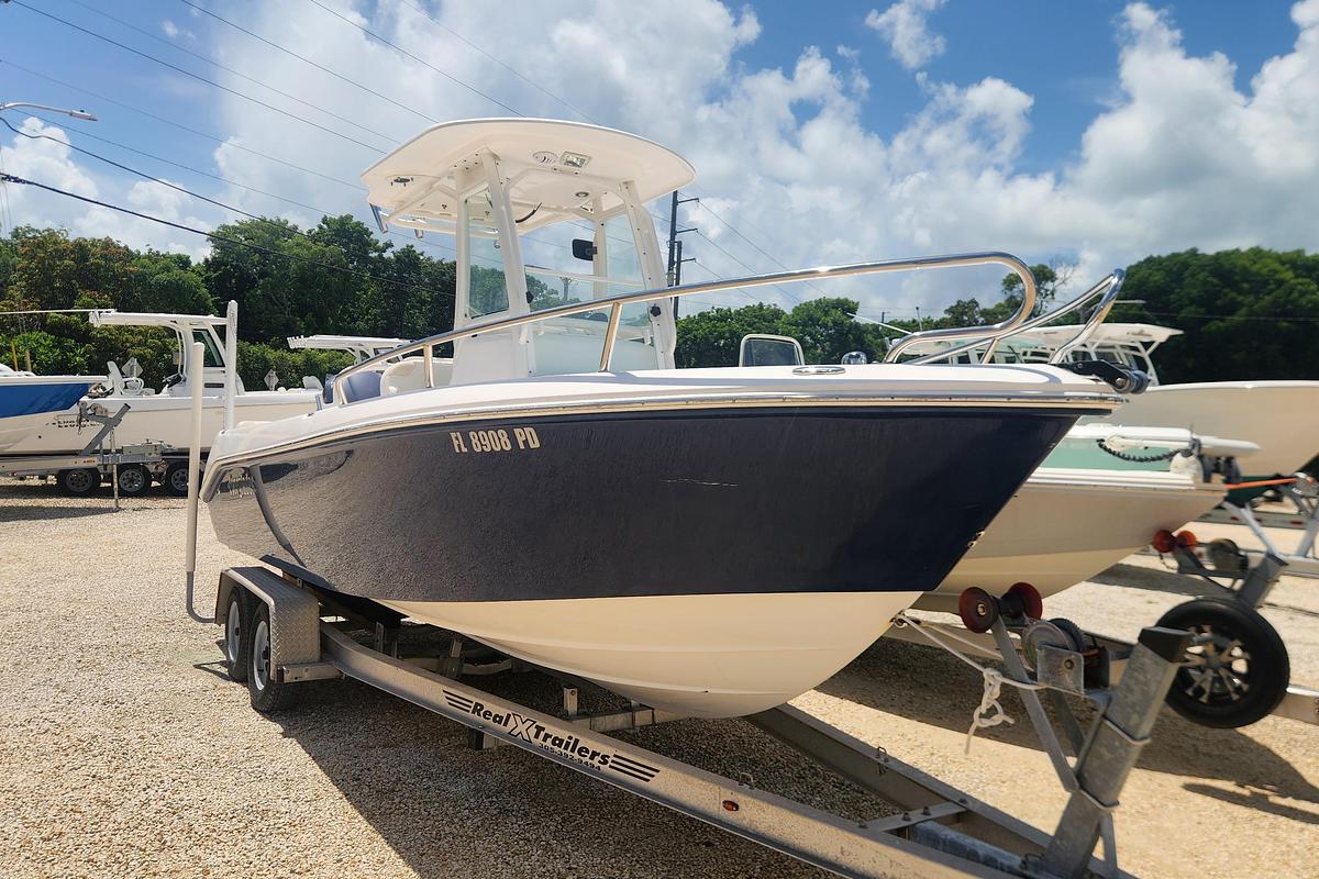 Used 2011 Everglades 230 Center Console