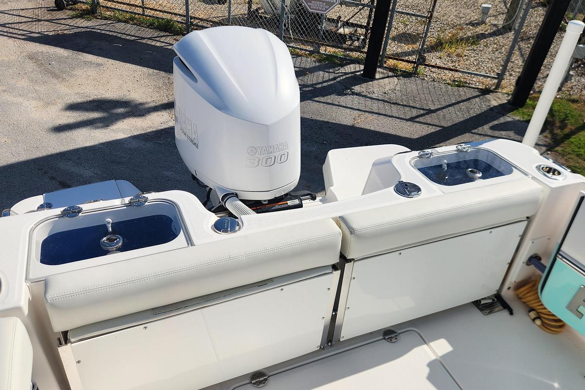 Used 2022 Everglades 235 Center Console