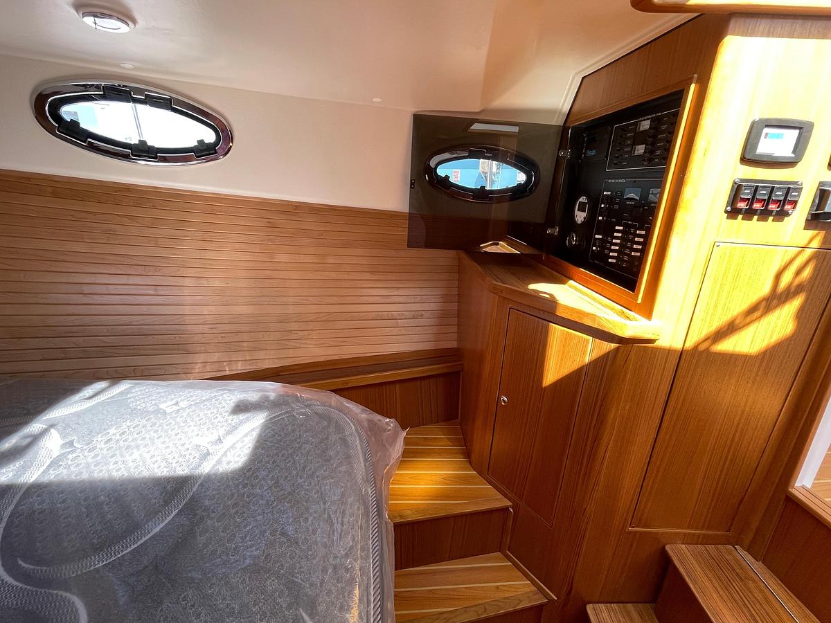 2025 True North 34 Outboard Express