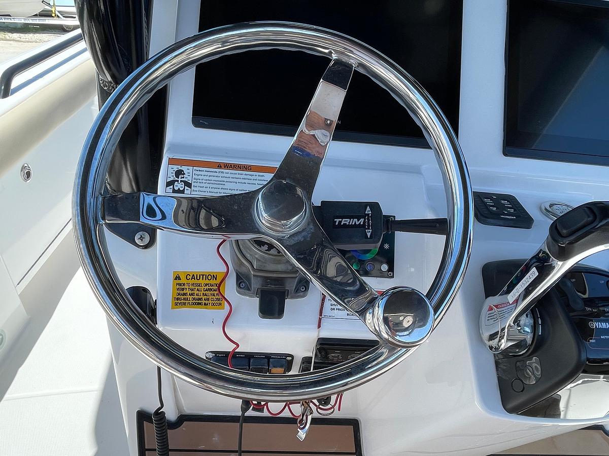 Used 2020 Everglades 273 Center Console