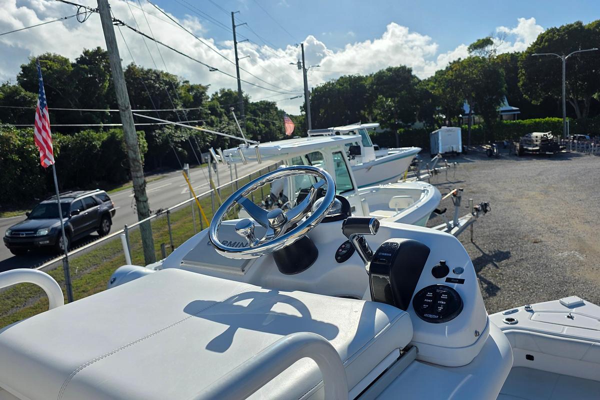 Used 2018 Everglades 243 Center Console