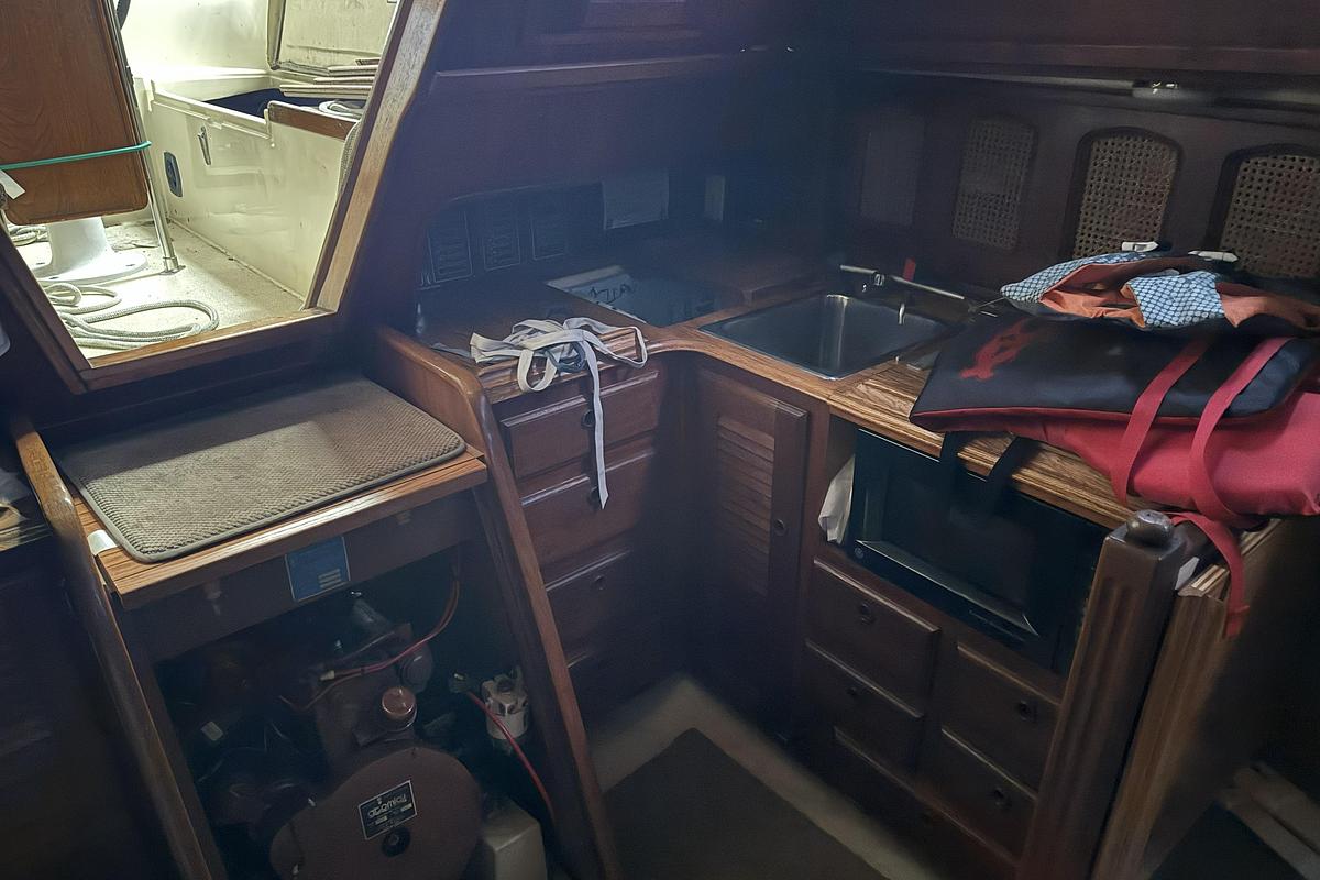Used 1977 Islander 32