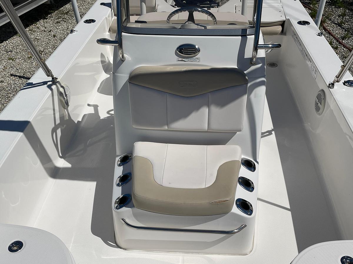 Used 2017 Robalo 206 Cayman