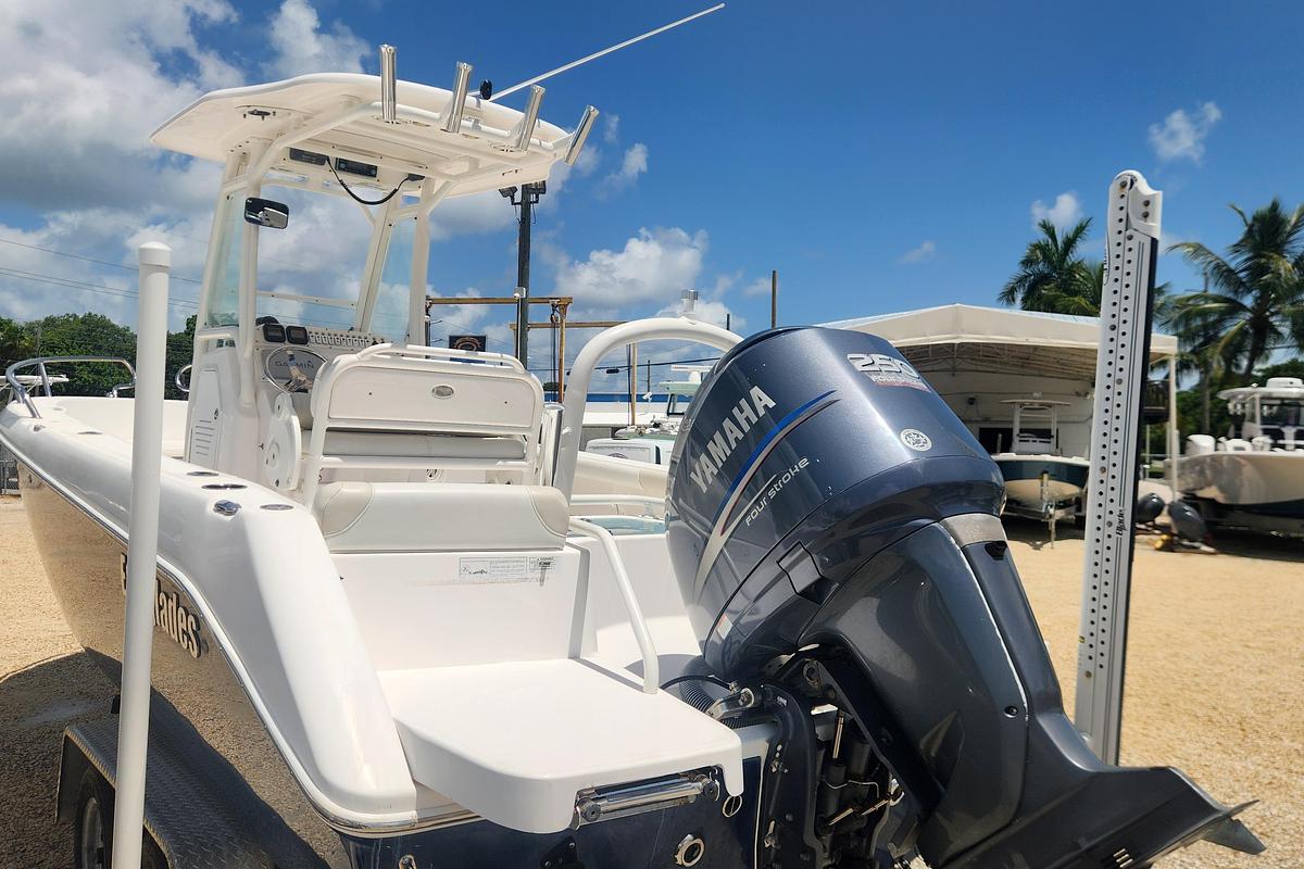 Used 2011 Everglades 230 Center Console