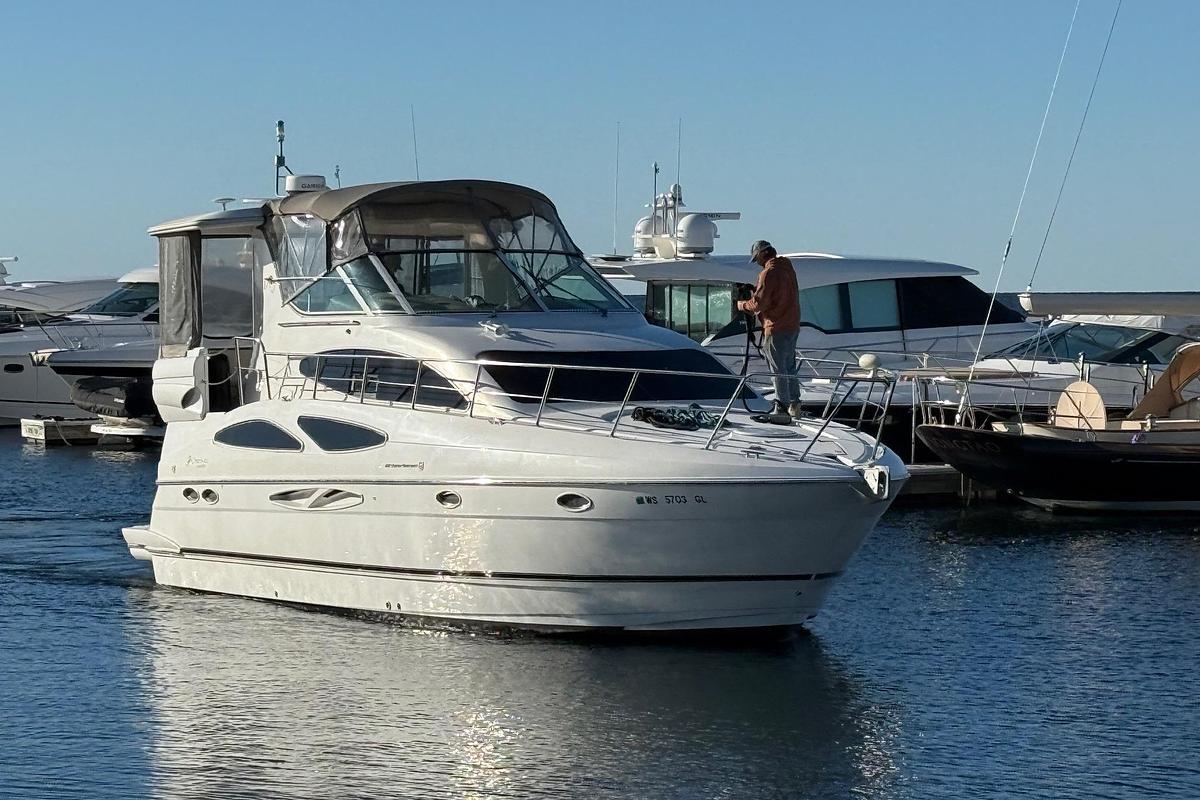 Used 2003 Cruisers Yachts 4050 Express