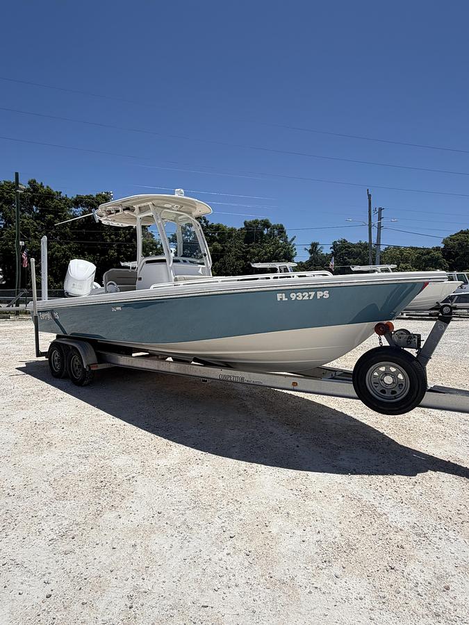 Used 2014 Everglades 243 Center Console