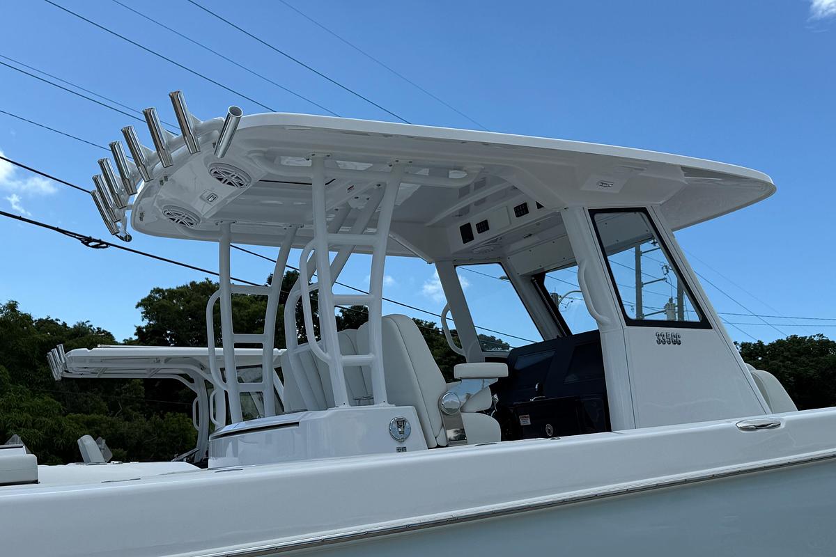 2026 Everglades 335 Center Console