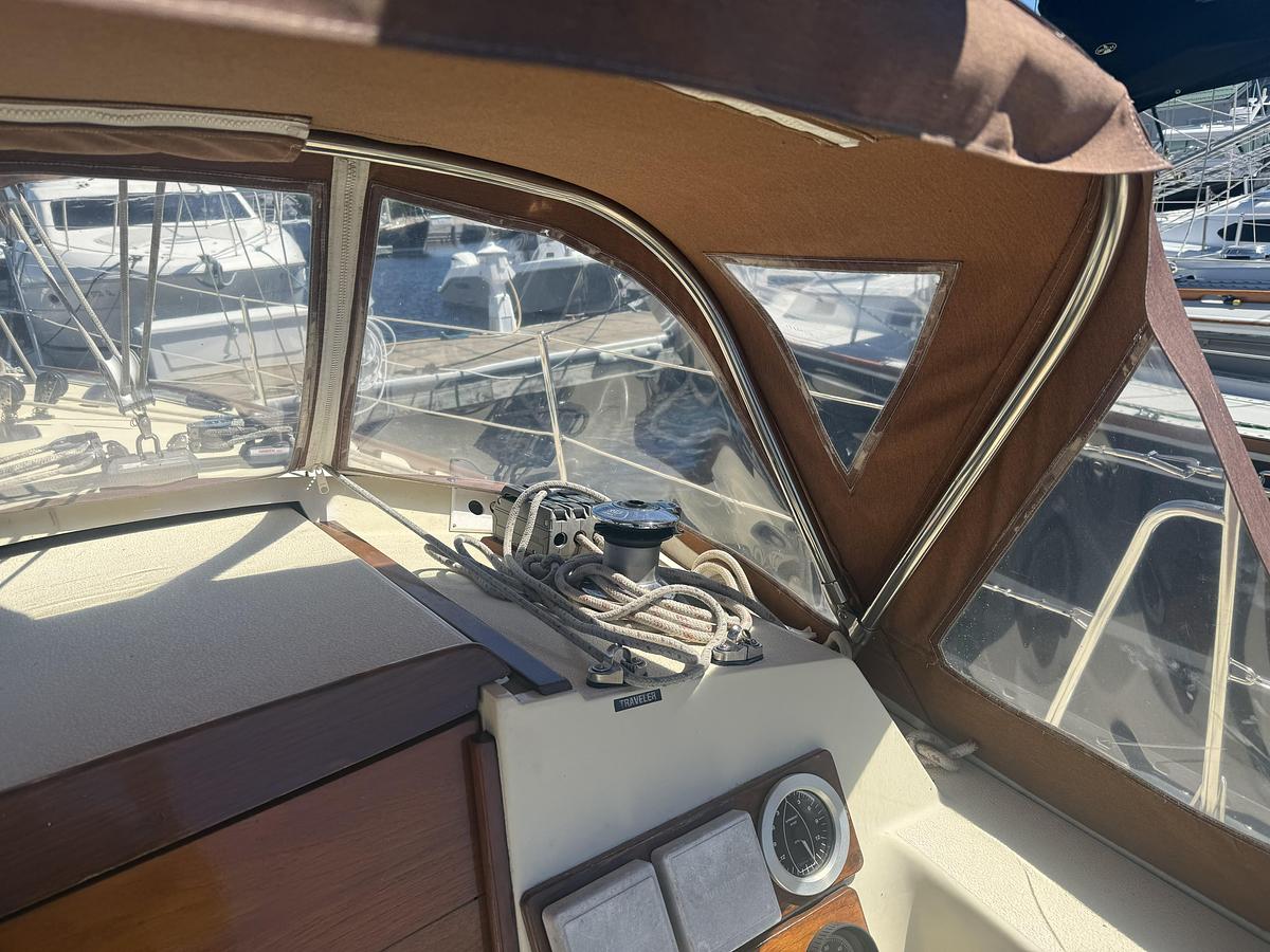 Used 1977 Islander 32