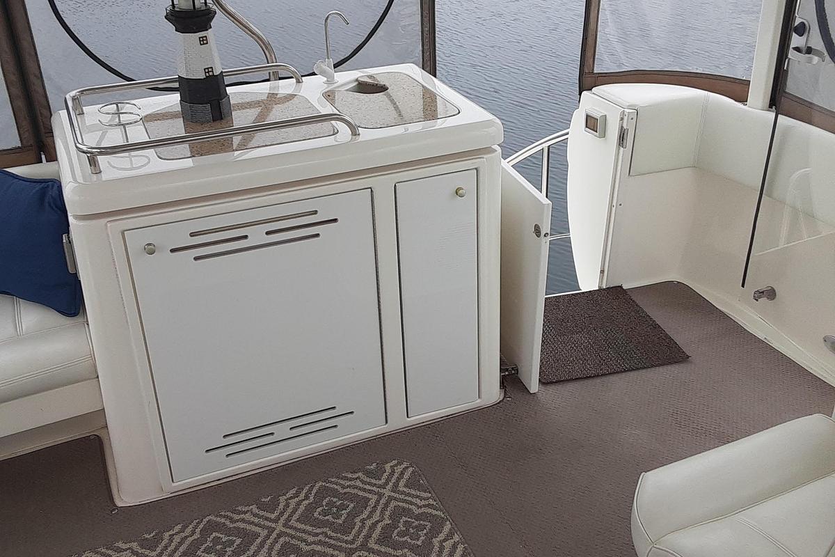 Used 2003 Cruisers Yachts 4050 Express
