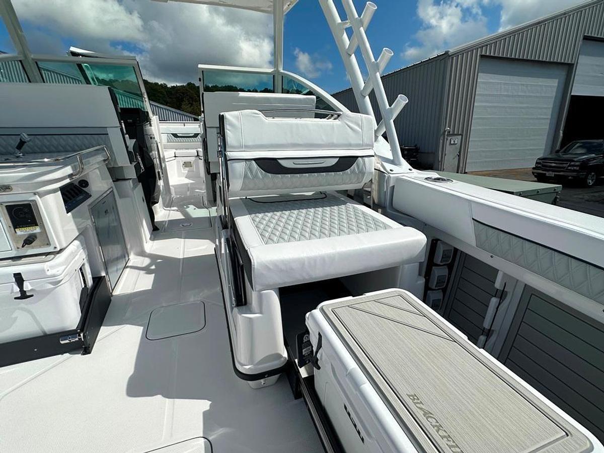 Used 2024 Blackfin 302 DC