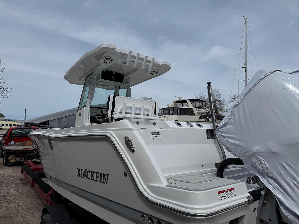 2025 Blackfin 252 CC