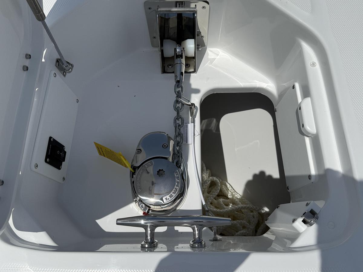Used 2027 Everglades 315 Center Console