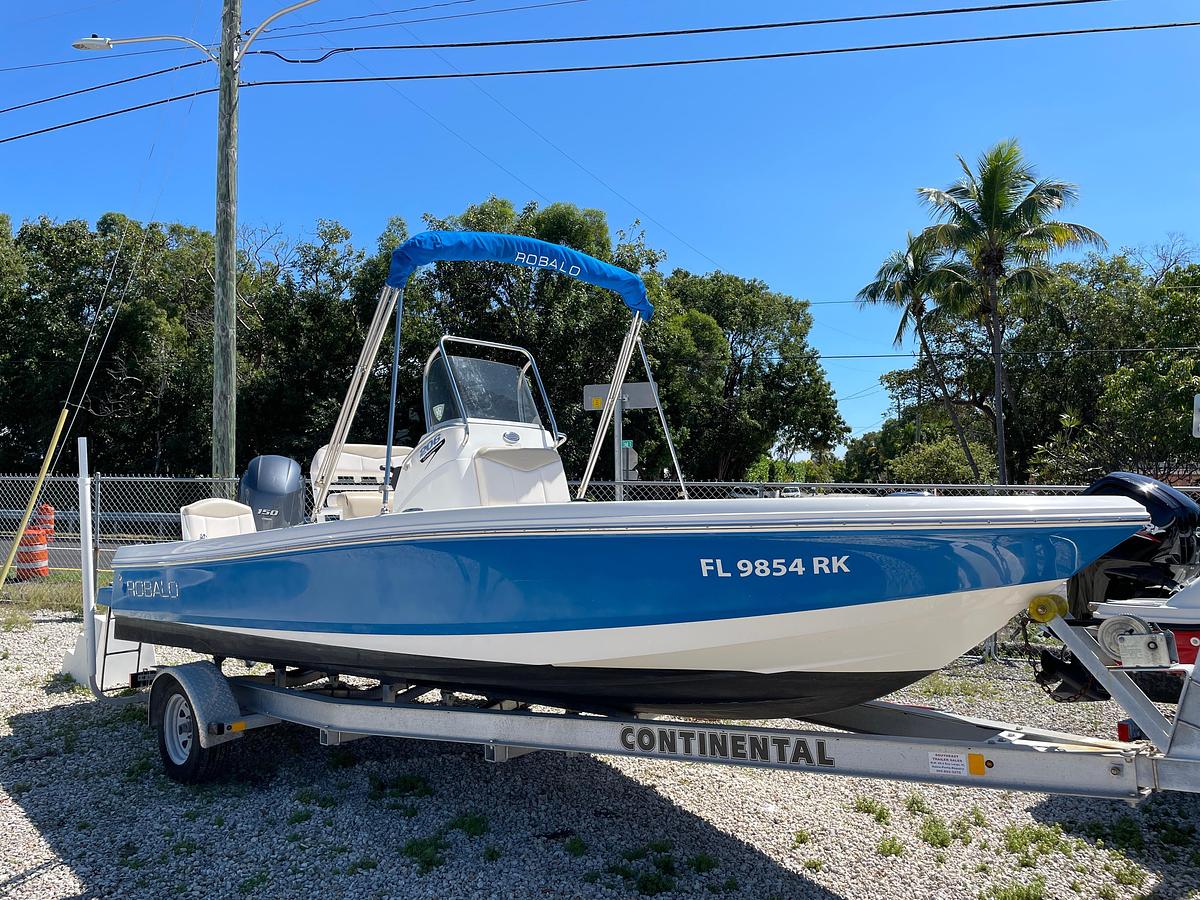 Used 2017 Robalo 206 Cayman