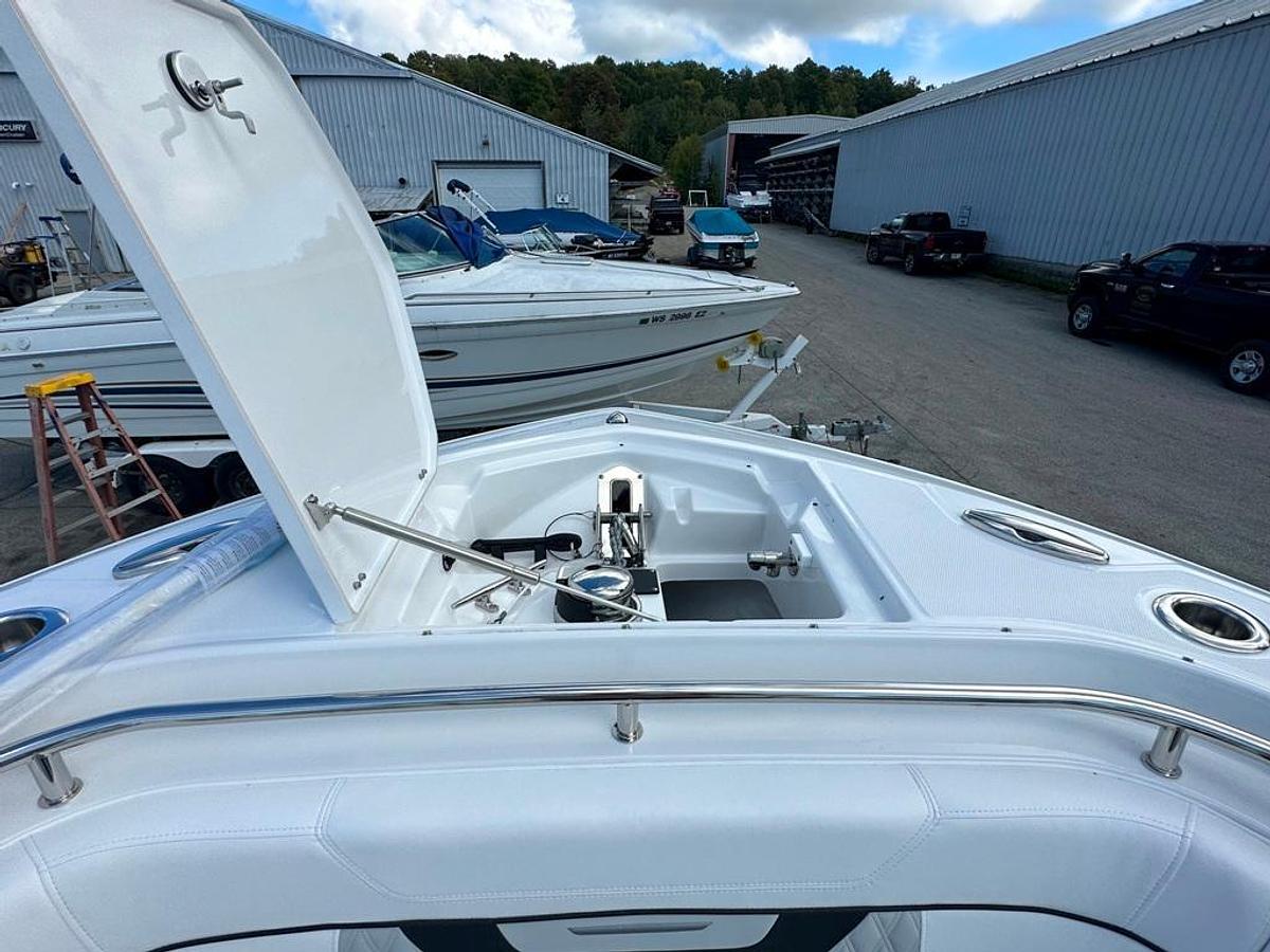 Used 2024 Blackfin 302 DC