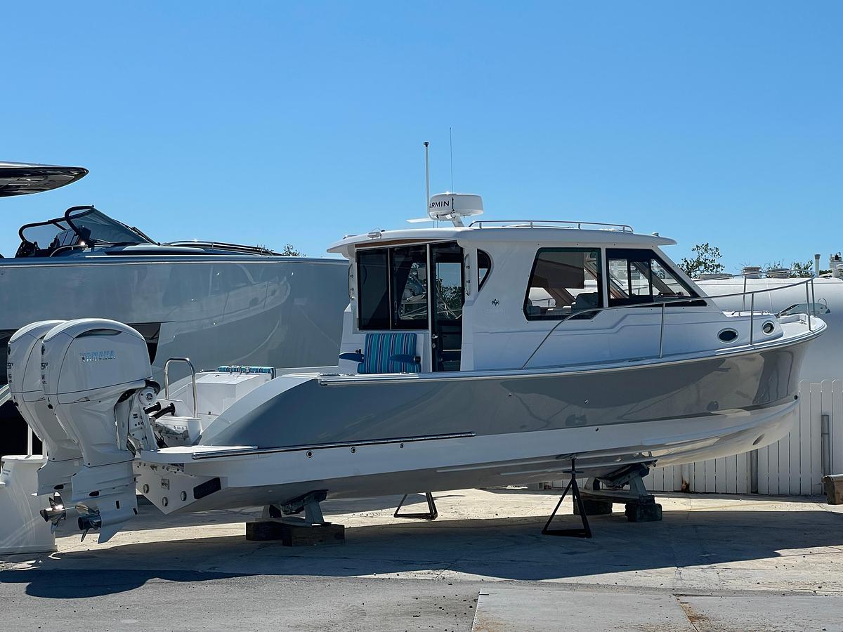 2025 True North 34 Outboard Express