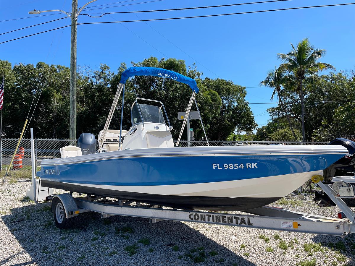Used 2017 Robalo 206 Cayman