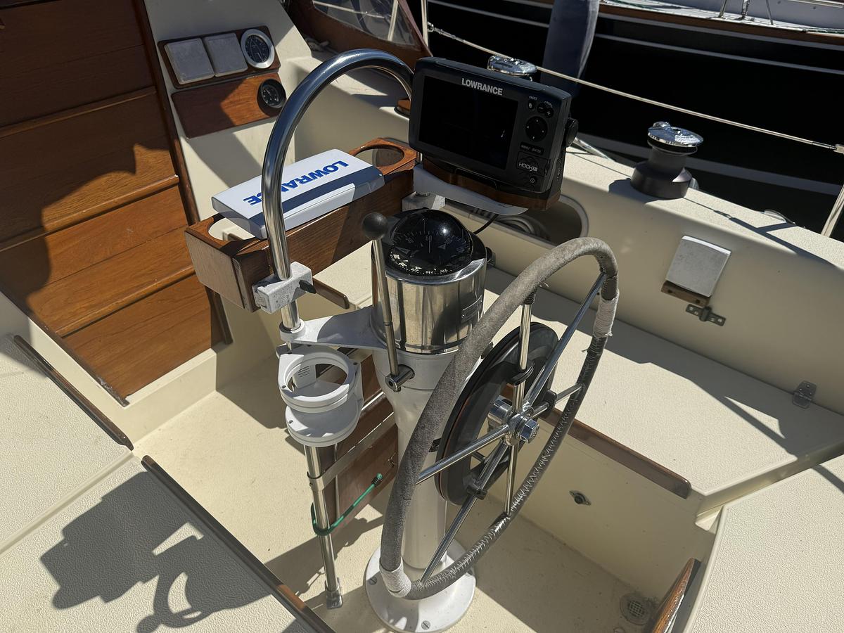 Used 1977 Islander 32